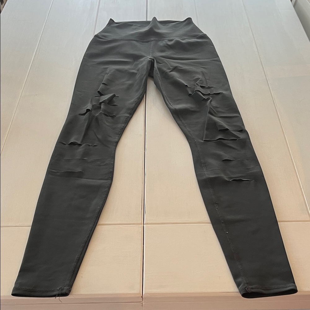 Alo/Rip shred form fitting leggings/NWOT/gray/small
